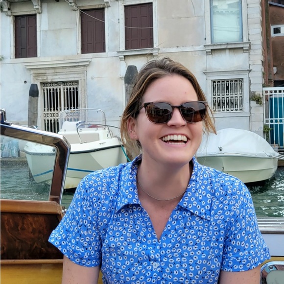 Meet your Posher, Alexis - Picture 1 of 1